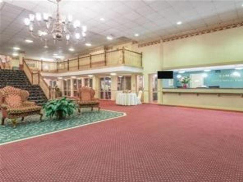 מלון מורגנטאון Ramada Conference Center מראה חיצוני תמונה