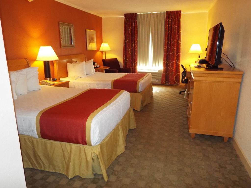 מלון מורגנטאון Ramada Conference Center מראה חיצוני תמונה