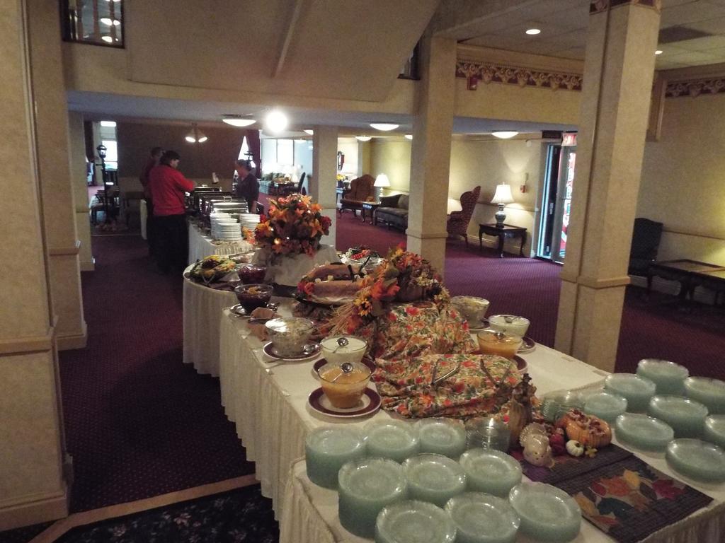 מלון מורגנטאון Ramada Conference Center מראה חיצוני תמונה