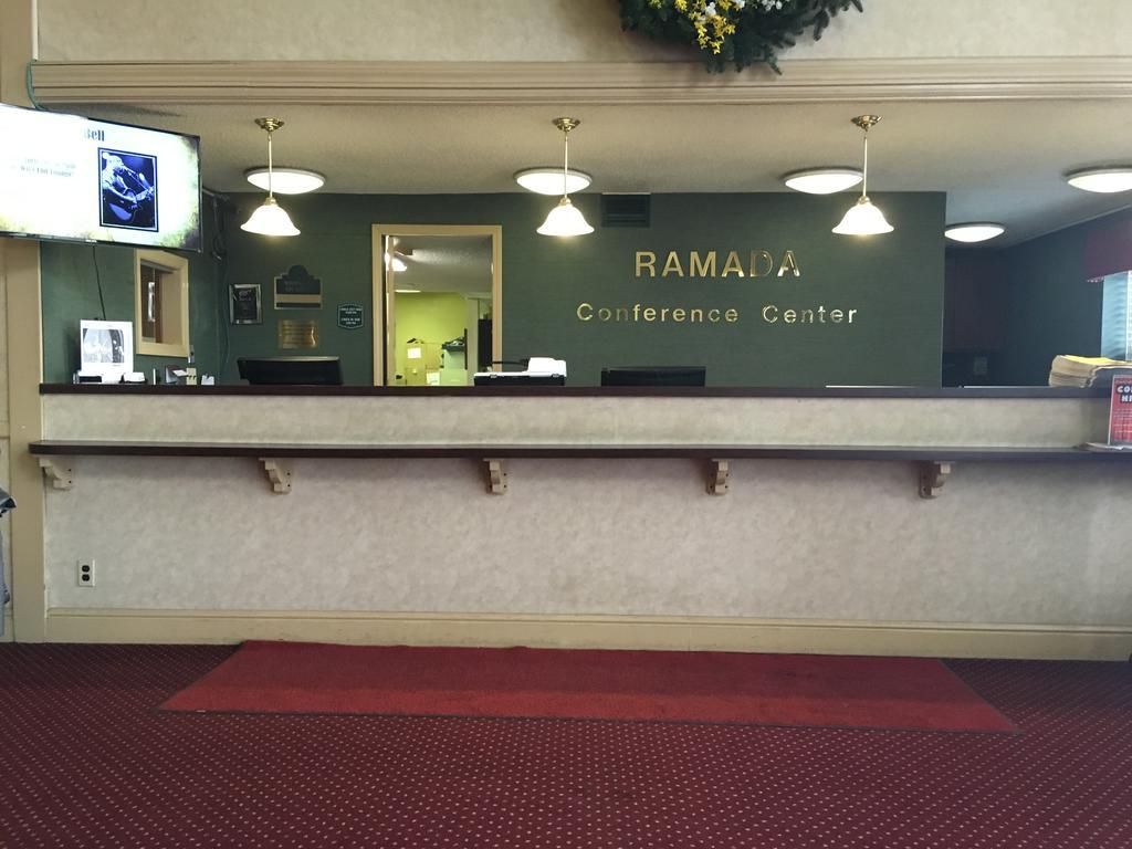 מלון מורגנטאון Ramada Conference Center מראה חיצוני תמונה