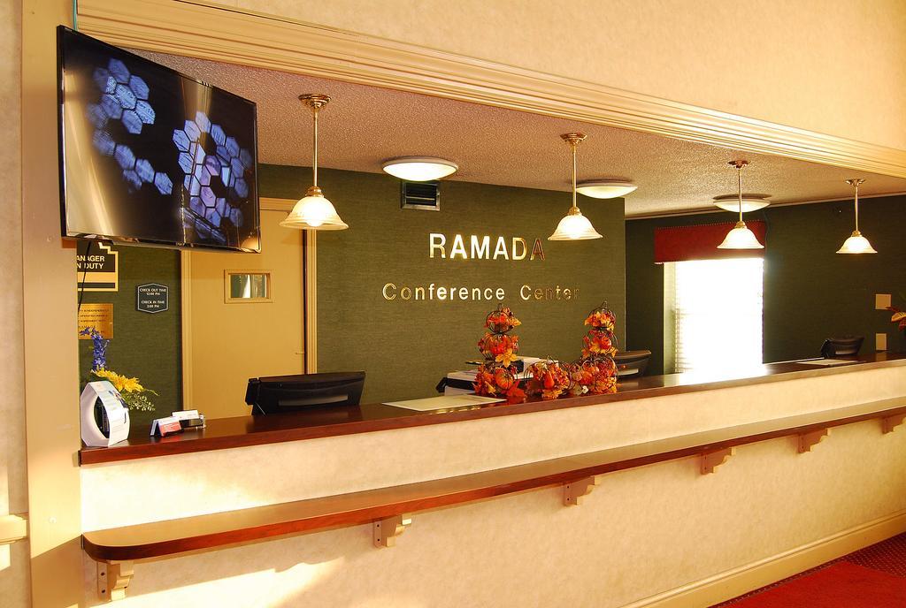 מלון מורגנטאון Ramada Conference Center מראה חיצוני תמונה